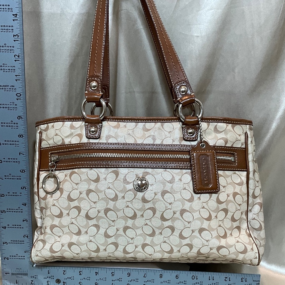 Coach shoulder bag with signature print.  Zipper closure.   14-H4Ba - Picture 5 of 9